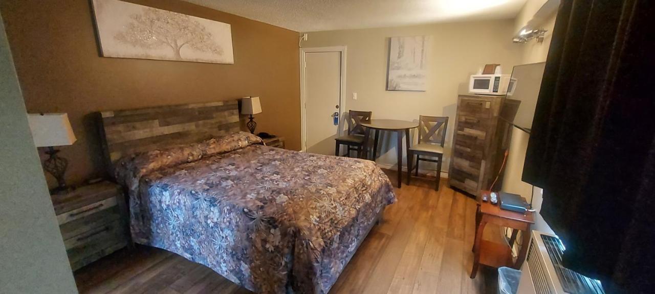 Lazy Bear Lodge Cranbrook Bagian luar foto