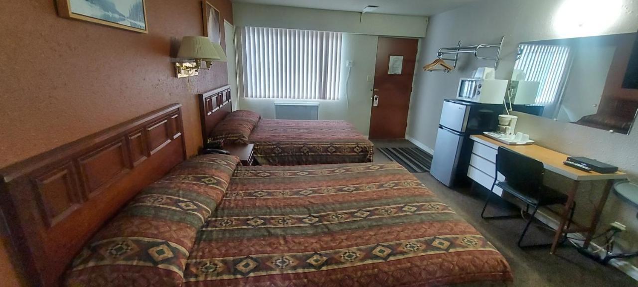 Lazy Bear Lodge Cranbrook Bagian luar foto