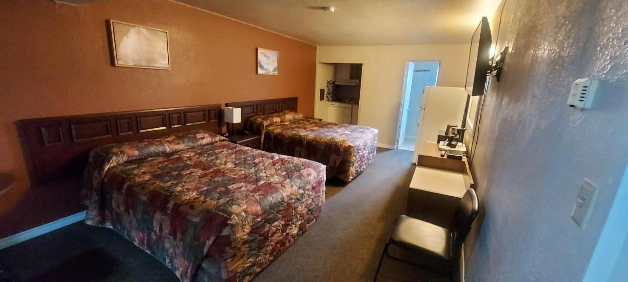 Lazy Bear Lodge Cranbrook Bagian luar foto