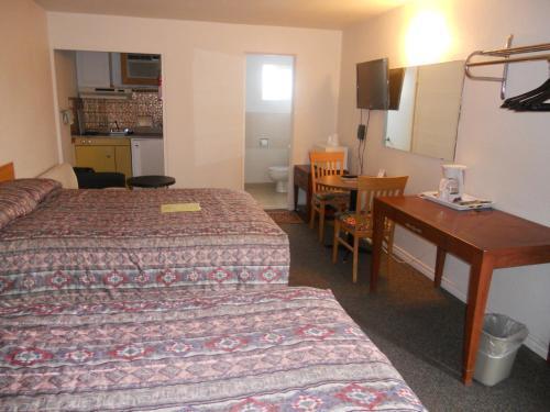 Lazy Bear Lodge Cranbrook Bagian luar foto